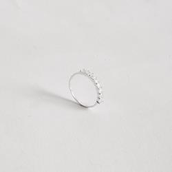 Anel meia aliança zircônias quadrada e retangular 