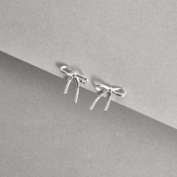 Brinco laço detalhe cravejado 18mm