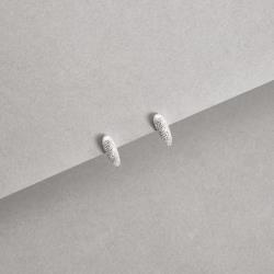 Brinco gota invertida cravejada 15mm