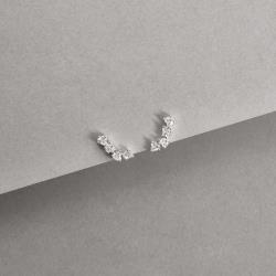 Brinco curva com zircônias coração 13mm