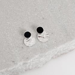 Brinco base círculo ônix resina com pingente círculo ondulado 15mm