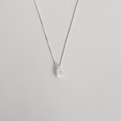 Colar pingente coração de lado riscado 9mm 40cm