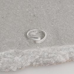 Anel aberto borda cravejada