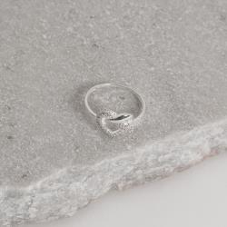 Anel nó coração com cravejado triplo