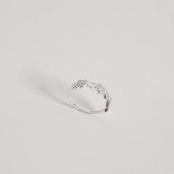 Anel entremeio corações vazados e cravejados