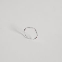 Anel fio ondulado com cravejado