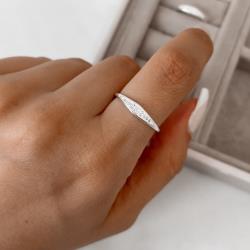 Anel detalhe cravejado cristal