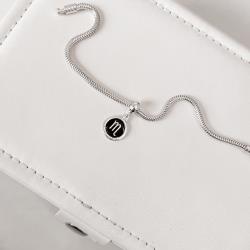 Berloque pingente medalha signo Escorpião resina 11mm