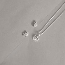 Conjunto brinco e colar coração vazado com cravejado 10mm 45cm