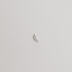 Piercing haste pena 8mm orelha direita