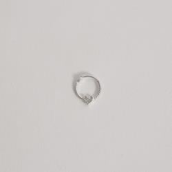 Piercing argola torcida trava com coração cravejado 13mm orelha direita