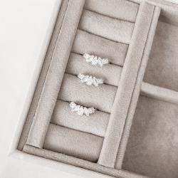 Anel zircônias redonda, navete e gota