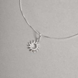 Colar pingente sol vazado 12mm 45cm