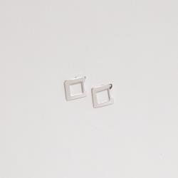 Brinco quadrado vazado 10mm