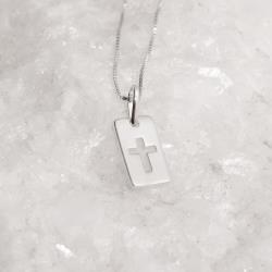 Colar pingente placa cruz vazada 13mm 45cm