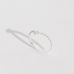 Anel V riscado com zircônias