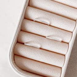 Anel aliança fina riscada