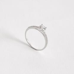 Anel meia aliança com solitário 4mm cristal