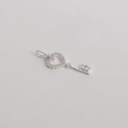 Pingente chave coração vazado cravejado 19mm
