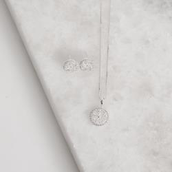 Conjunto brinco e colar medalha vazada flor cravejada 12mm 45cm