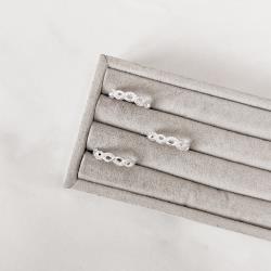 Anel trançado detalhe cravejado