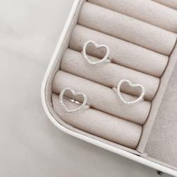 Anel coração vazado cravejado 16mm