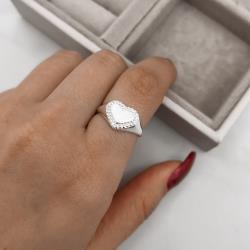 Anel largo coração borda cravejada