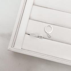 Argola click cravejada 14mm pingente letra D